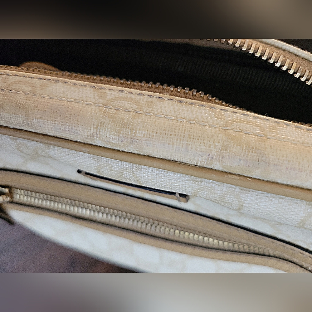 Authentic Gucci GG Supreme Camera Bag – Beige/Avorio Crossbody with Leather Trim - Picture 12 of 16